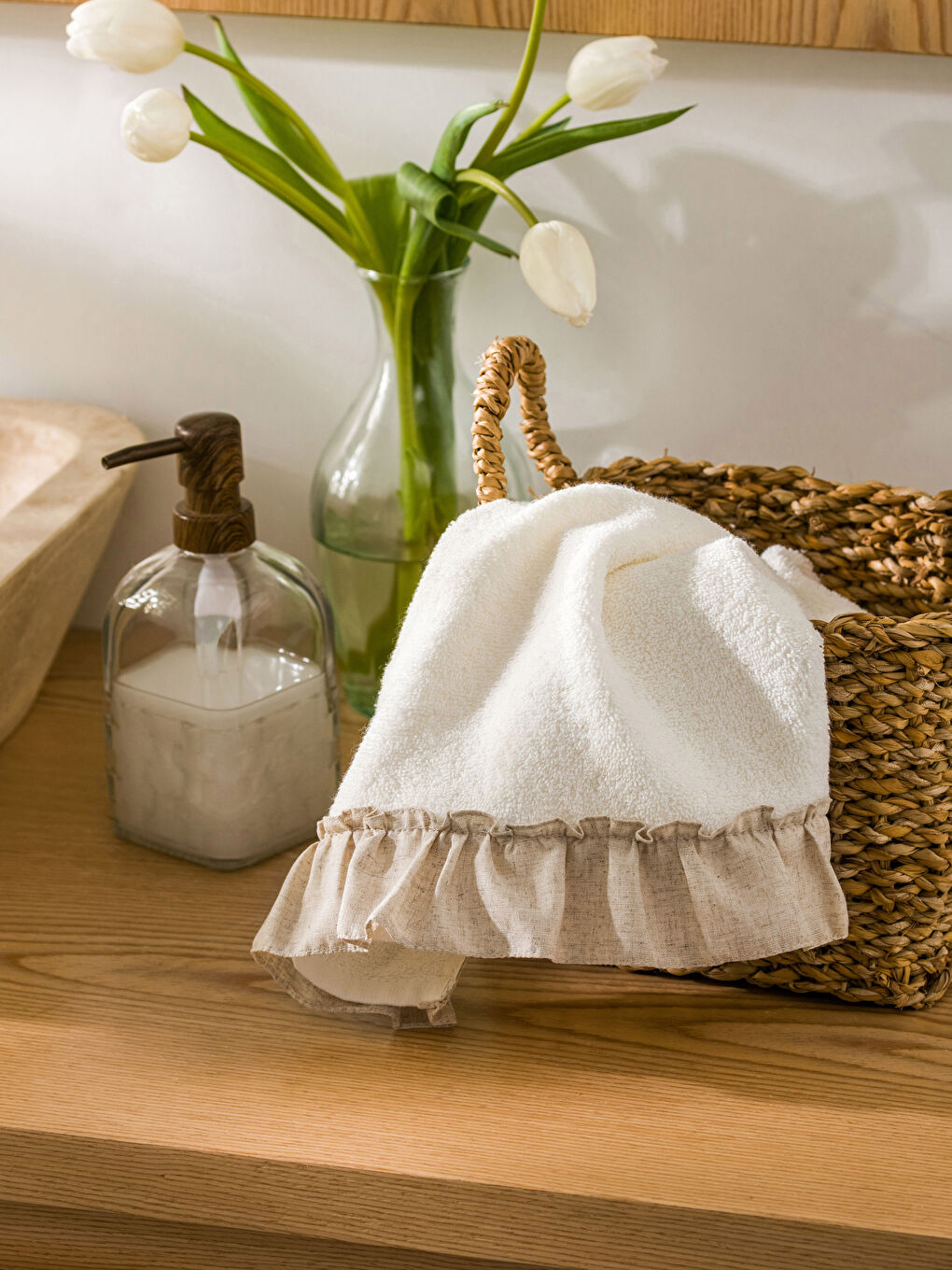 Ekru Fırfır Detaylı Yüz Havlusu 50x80 cm