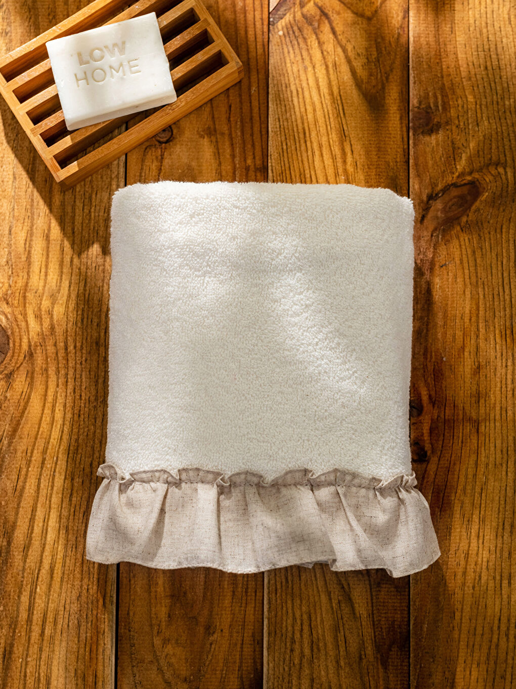 Ekru Fırfır Detaylı Yüz Havlusu 50x80 cm-2