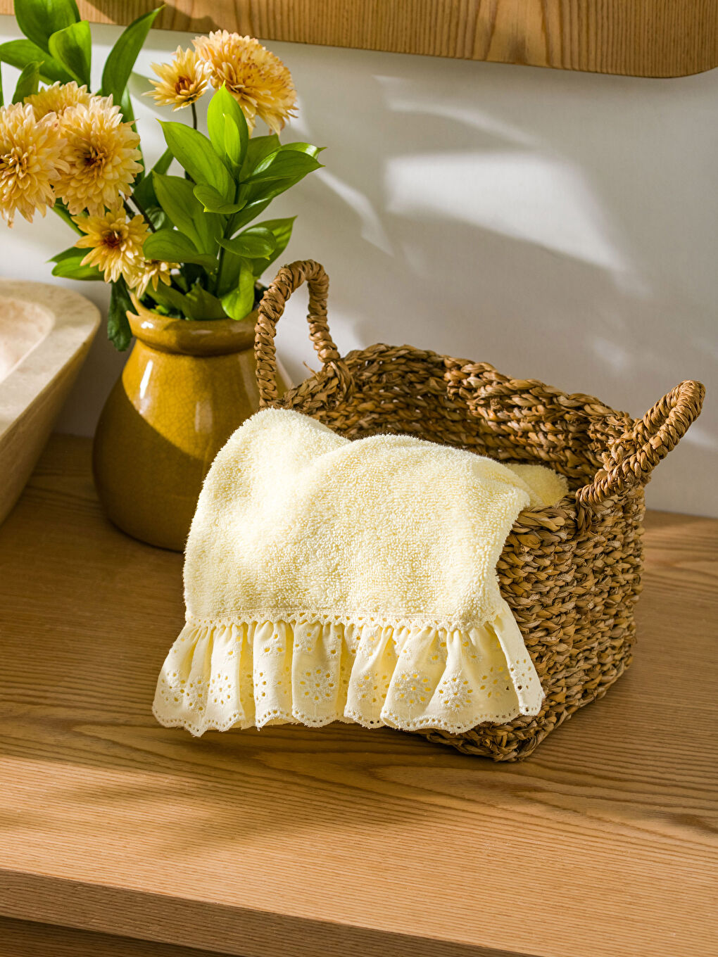 Frilly Lace Detailed Face Towel 50x80 Cm