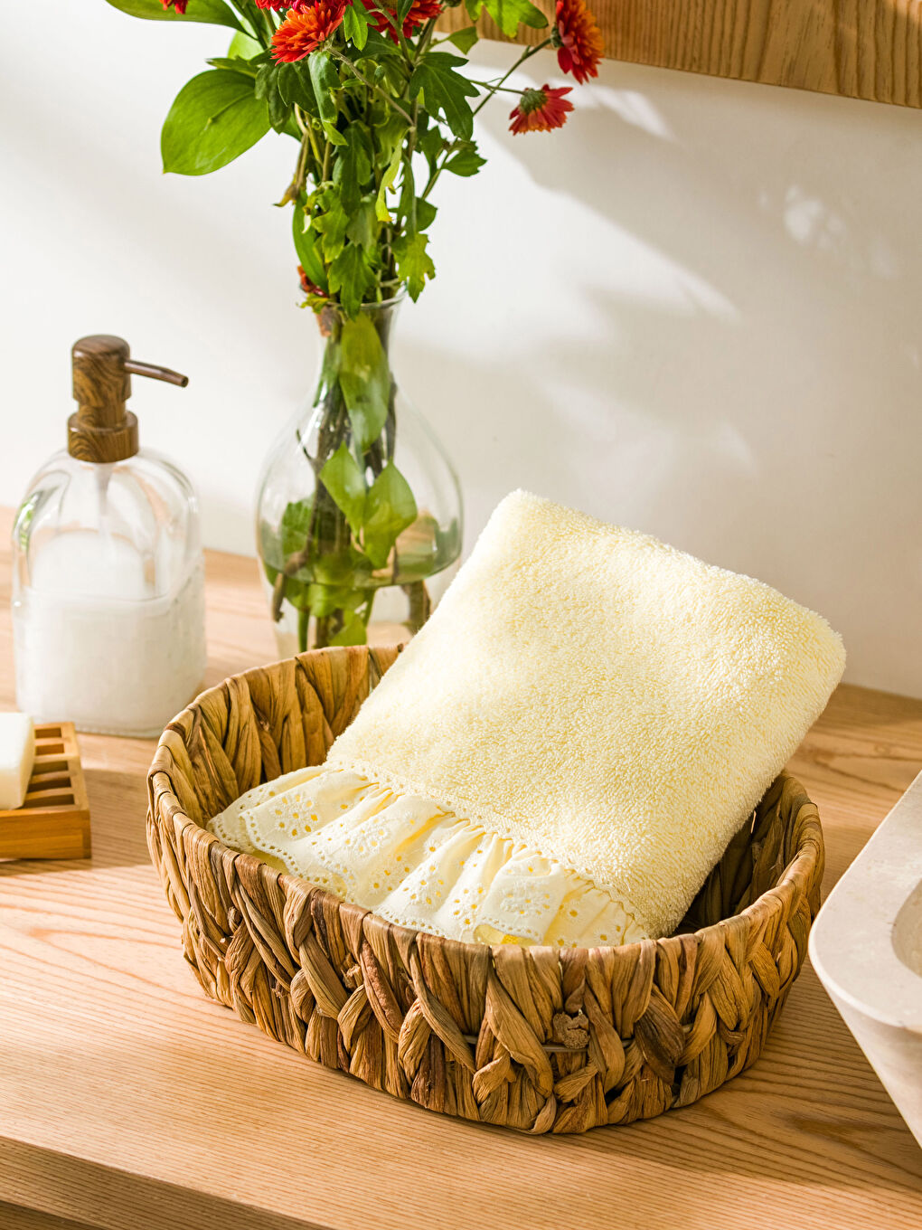 Frilly Lace Detailed Face Towel 50x80 Cm-1