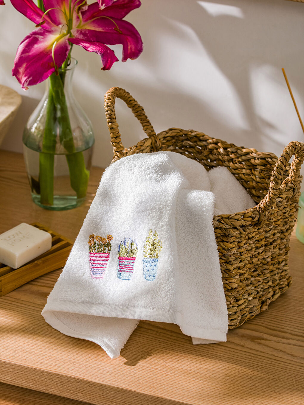 Embroidered Face Towel 50x80 Cm -S3EV85Z8-EEW
