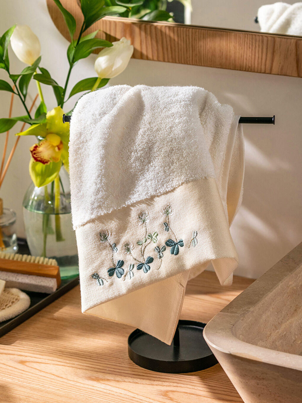 Embroidered Face Towel 50x80 Cm -S3EY01Z8-EEW