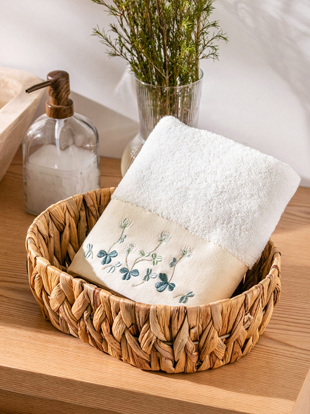 Embroidered Face Towel 50x80 Cm -S3EY01Z8-EEW