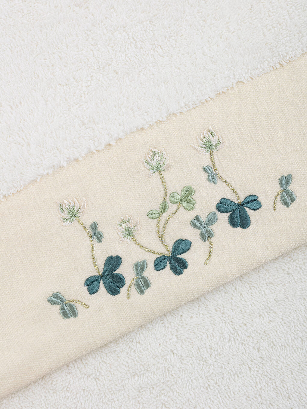 Embroidered Face Towel 50x80 Cm -S3EY01Z8-EEW