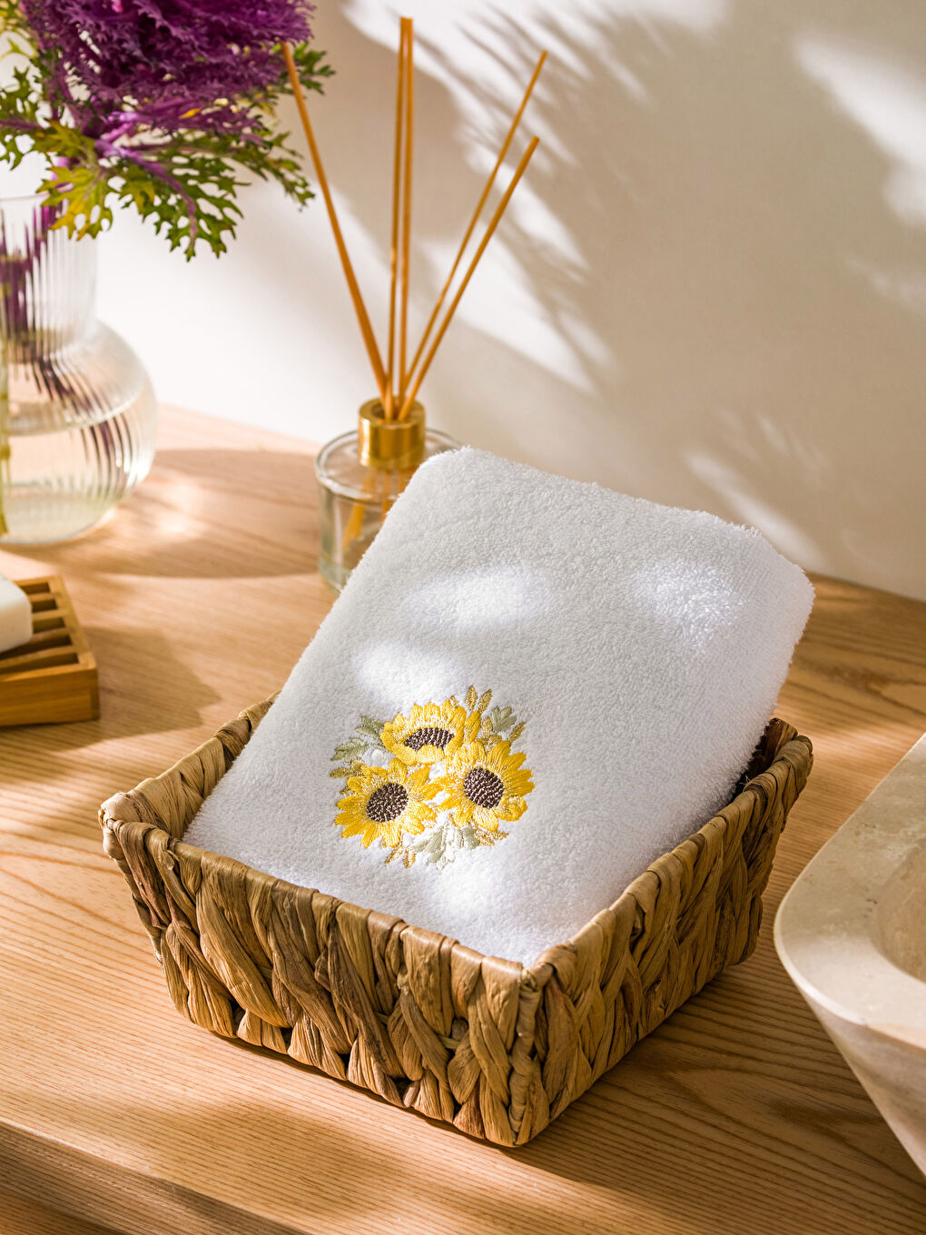 Embroidered Face Towel 50x80 Cm -S3EY02Z8-J5E