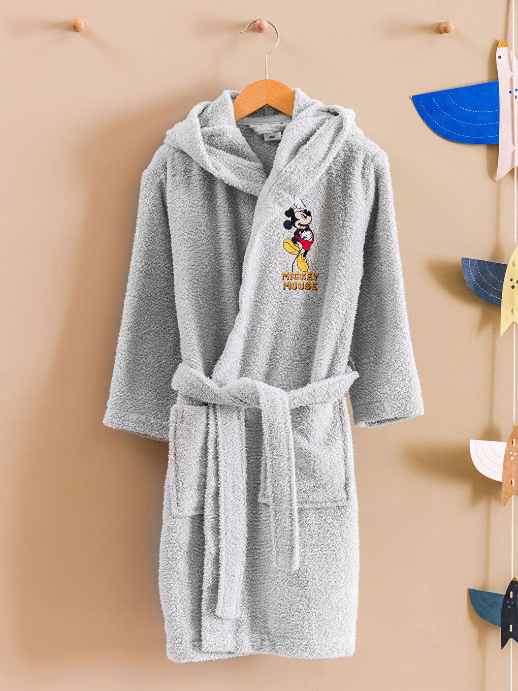 Gri Mickey Mouse Nakışlı Erkek Çocuk Bornoz