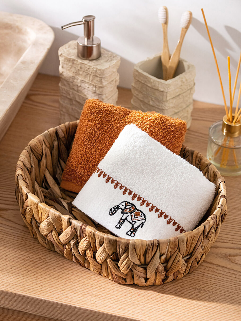 Elephant Embroidered Hand Towel 2 Pack 30x50 Cm-1