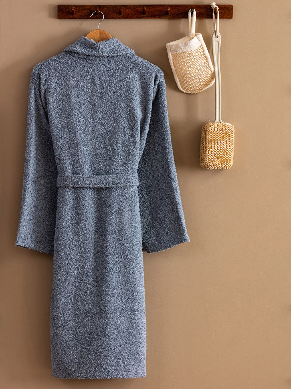 روب حمام رجالي طويل بياقة مستقيمة على شكل حرف V-1