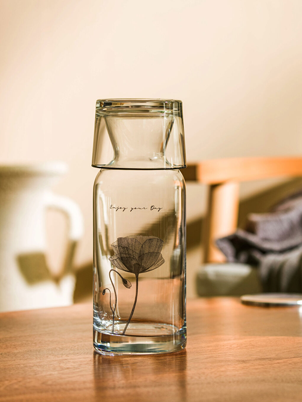 Siyah Baskılı Bardak Kapaklı Cam Sürahi 700 ml-1