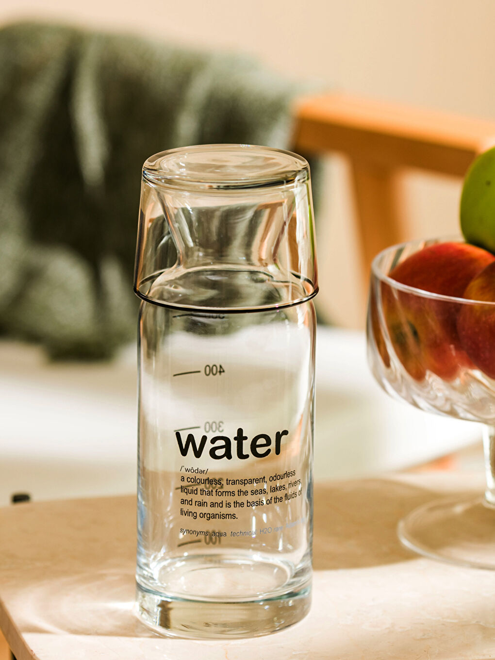 Siyah Baskılı Bardak Kapaklı Cam Sürahi 700 ml-1