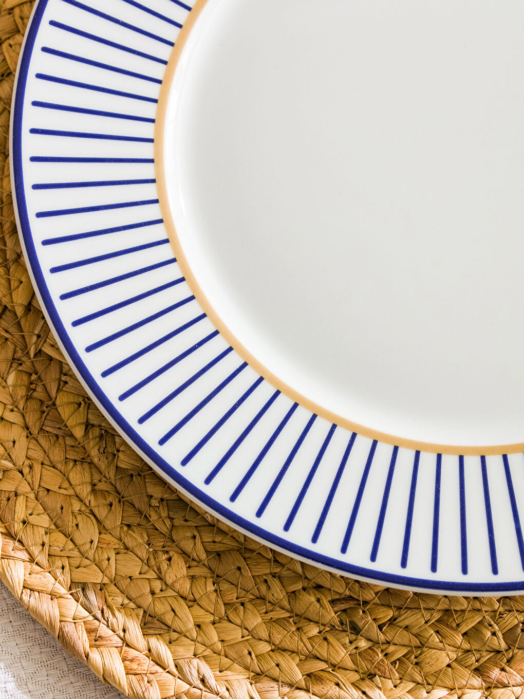 Набор из 4 фарфоровых сервировочных блюд с принтом-3