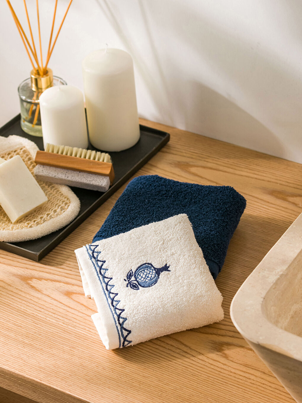LCW HOME Pomegranate Embroidered Hand Towel Set of 2 -S3G885Z8-DF8