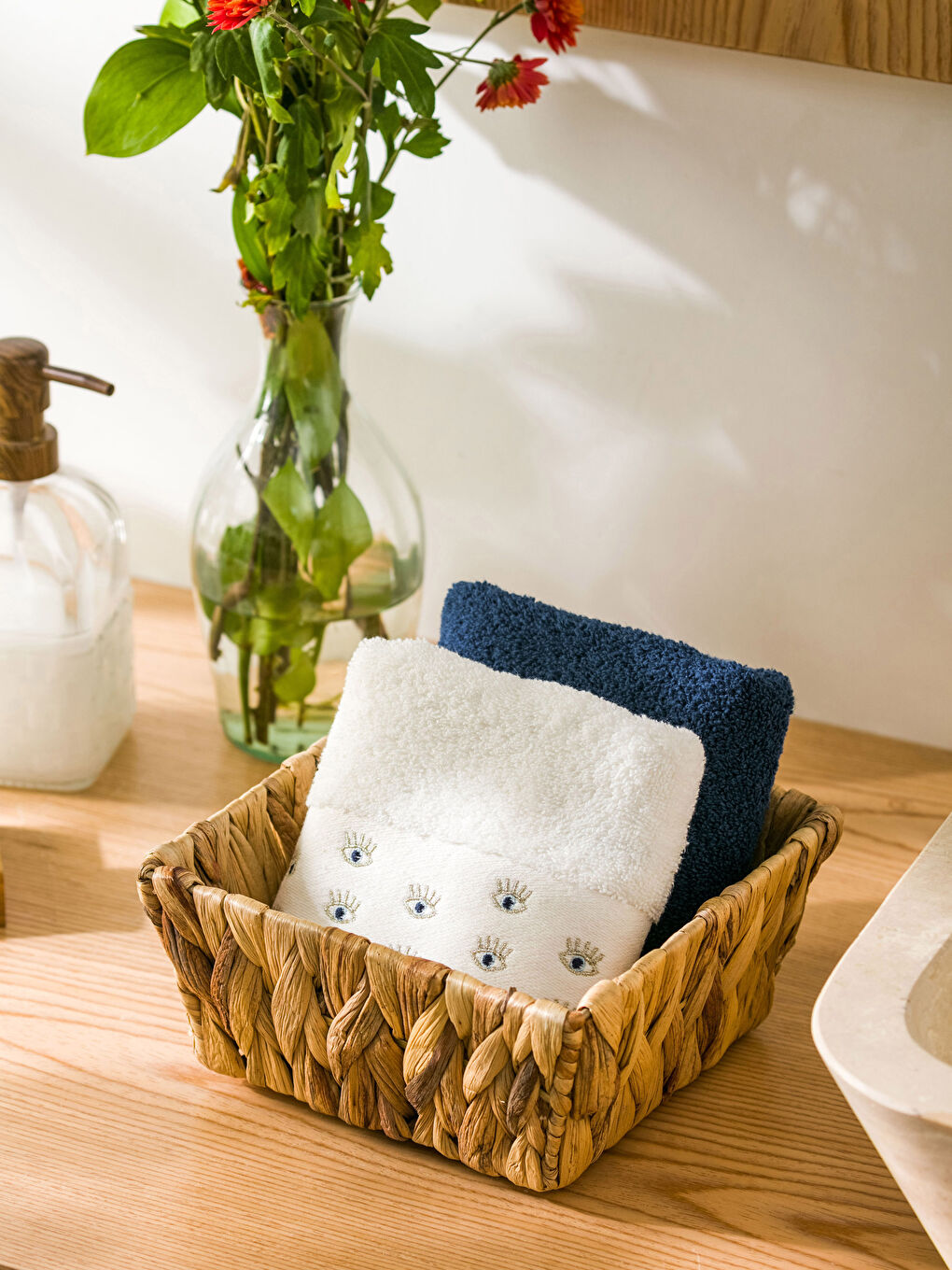 Eye Embroidered Hand Towel 2 Pack 30x50 Cm-1
