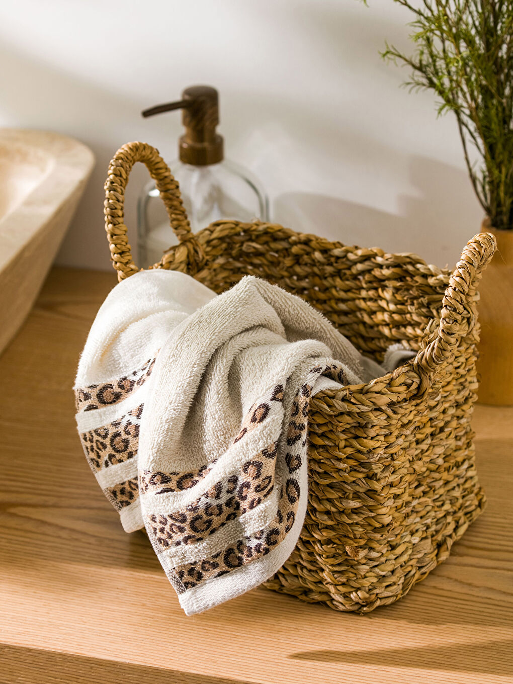 Leopard Embroidered Hand Towel 2 Pack 30x50 Cm-1