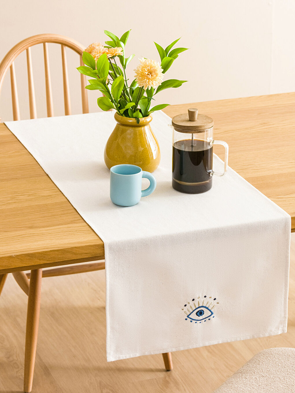 مفرش طاولة مطرز بالعين 45x150 سم