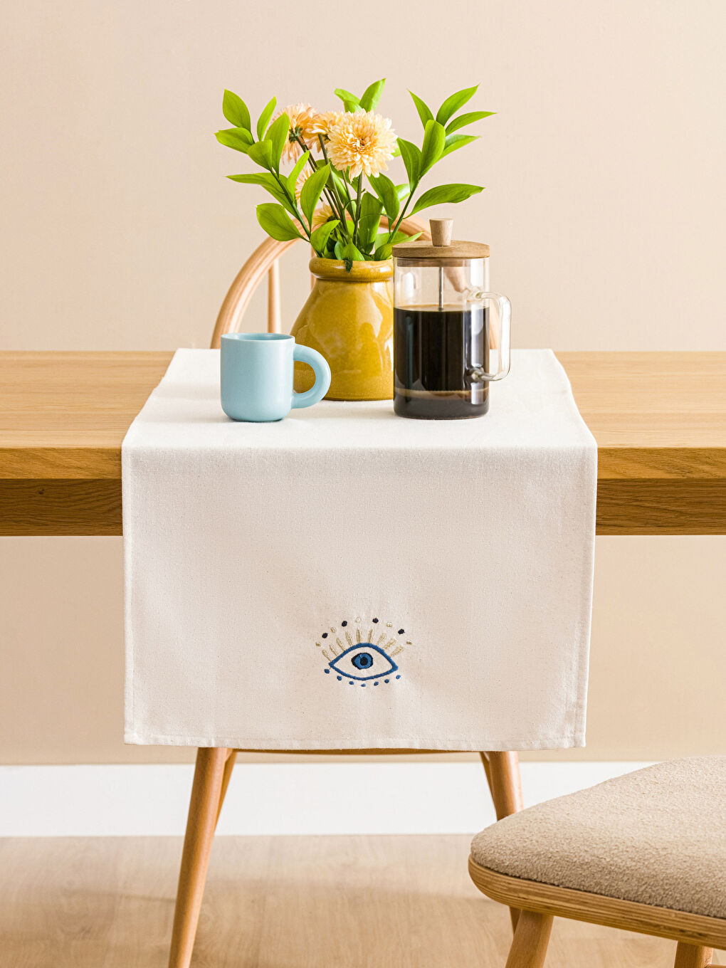 مفرش طاولة مطرز بالعين 45x150 سم-1