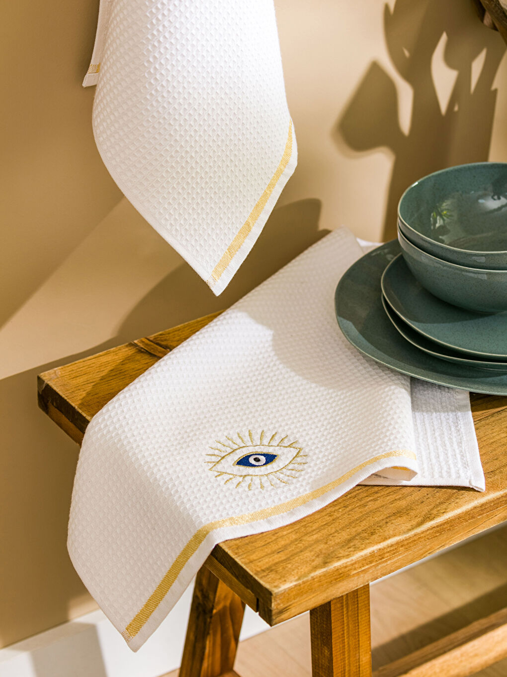 منشفة شاي مطرزة بالعين - مجموعتين 40x50 سم-1