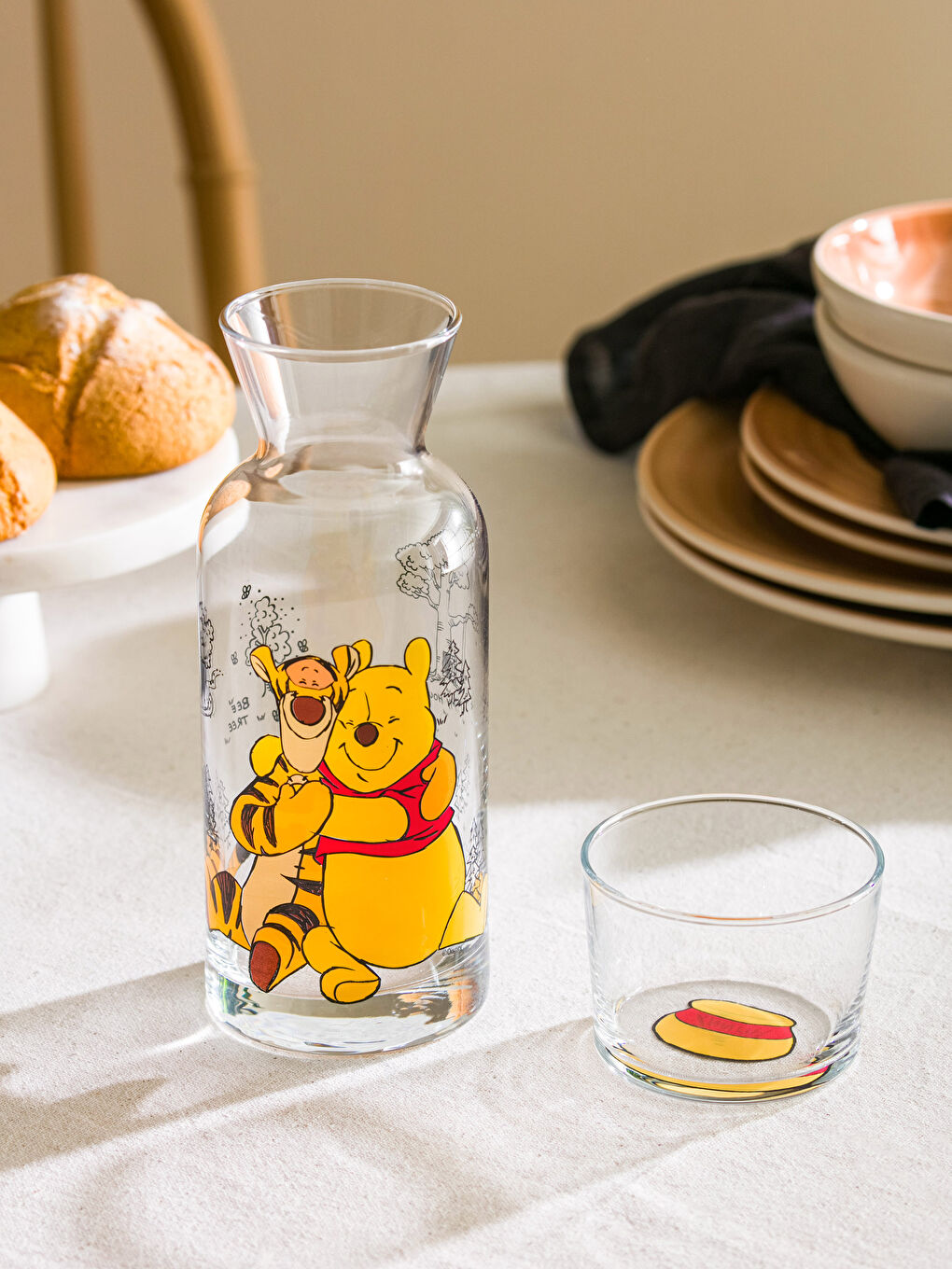 Karışık Winnie The Pooh Baskılı Bardak Kapaklı Cam Sürahi 700 ml-1