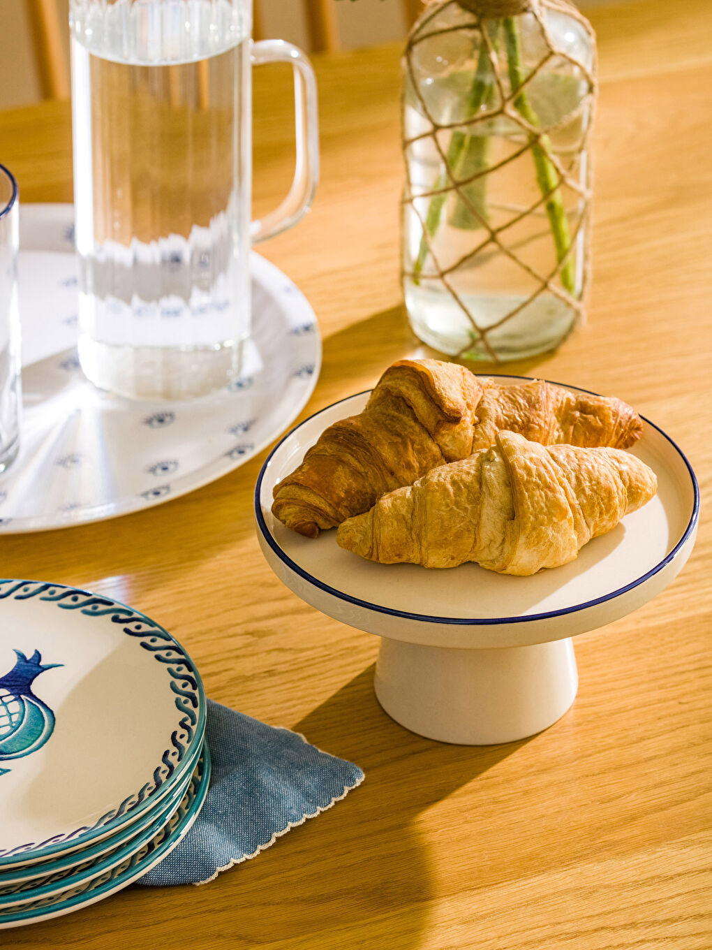 Lacivert Ayaklı Seramik Sunumluk 20 cm