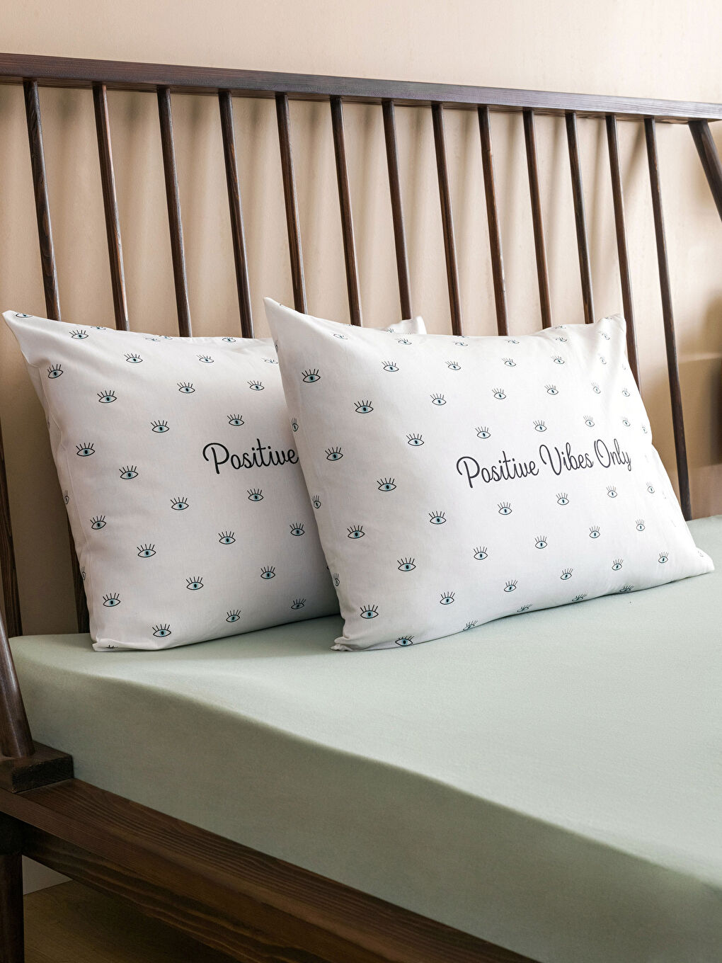 غطاء وسادة قطني بنقشة عين عبوتان 50x70 سم