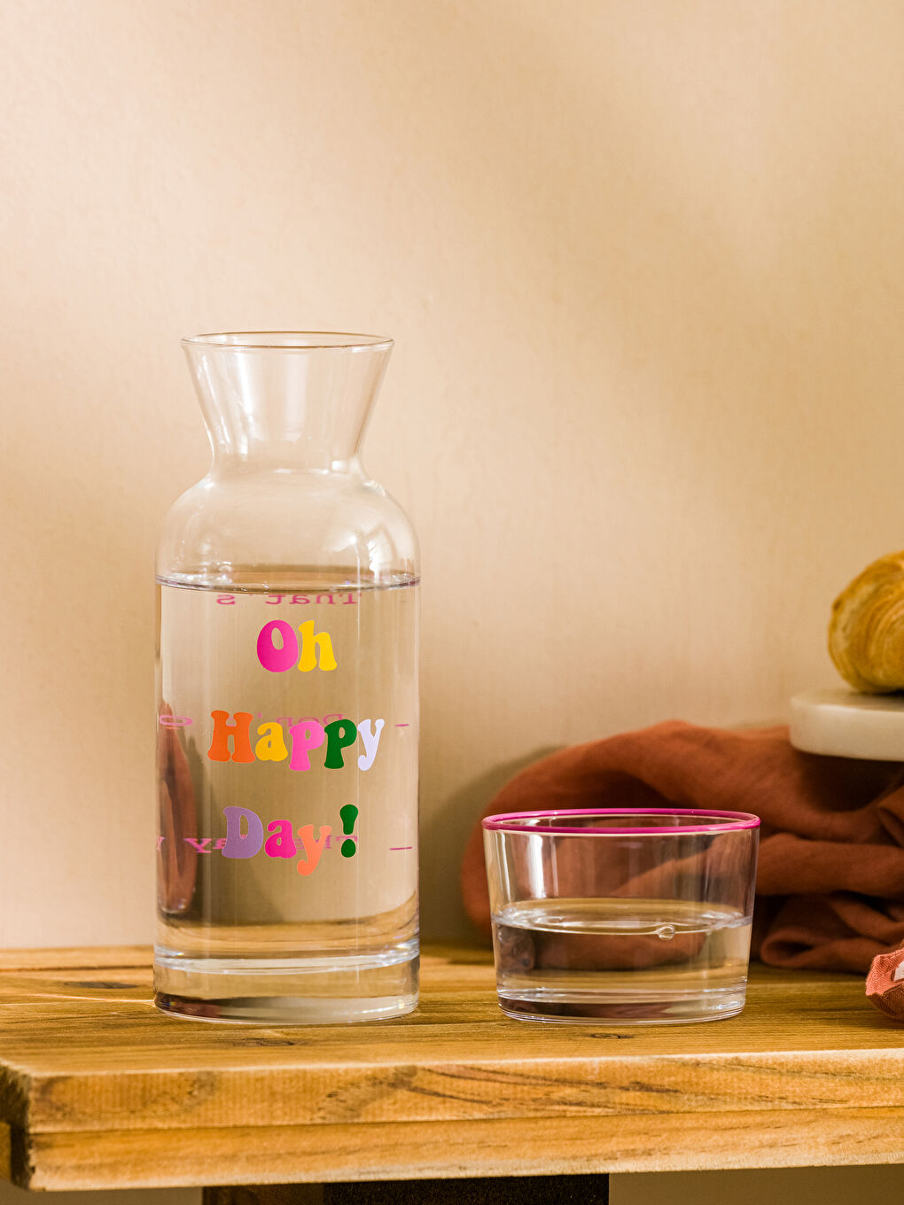 Karışık Yazı Baskılı Cam Sürahi 700 ml