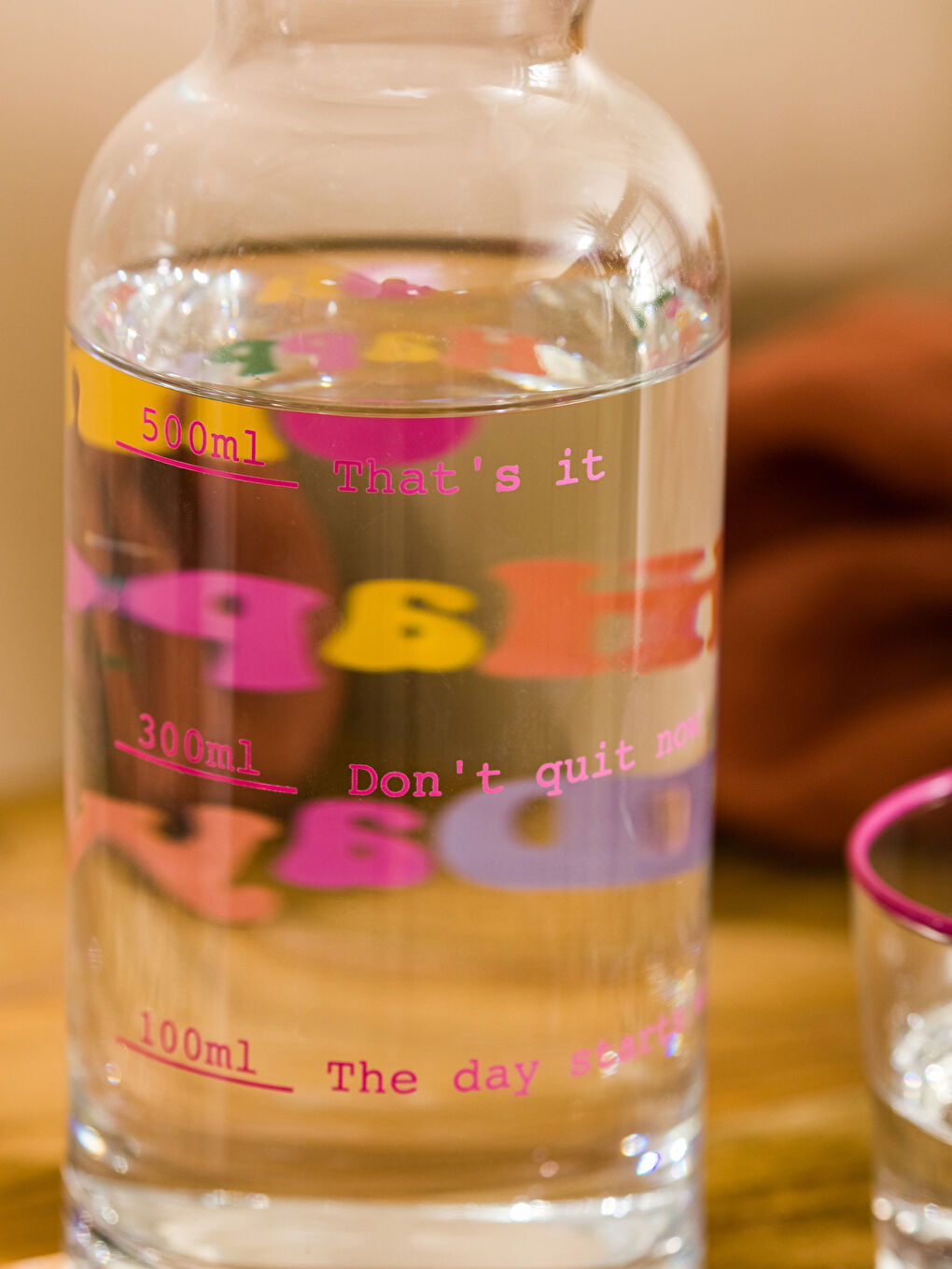 Karışık Yazı Baskılı Cam Sürahi 700 ml-4