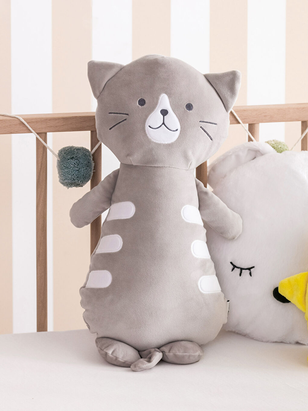 LCW HOME Karişik Pelüş Dolgulu Kedi Bebek Kırlent 50 cm - 1