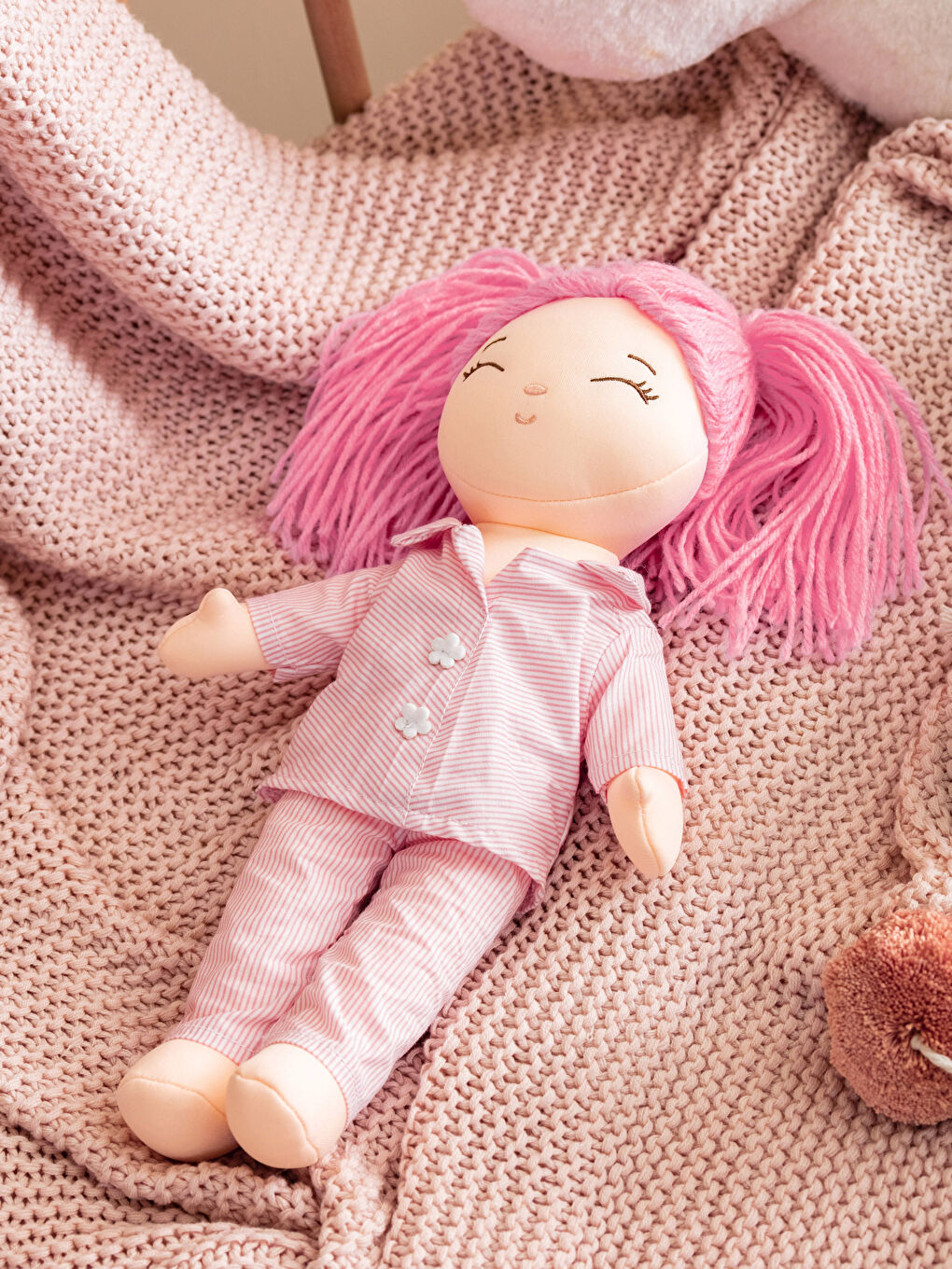 LCW HOME Karişik Nakışlı Dolgulu Bebek Kırlent 37 cm - 1
