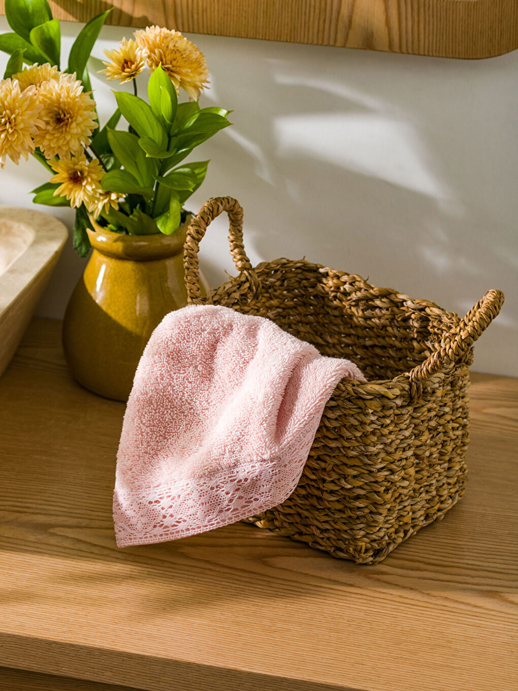 Lace Detailed Cotton Hand Towel 30x50 Cm-1