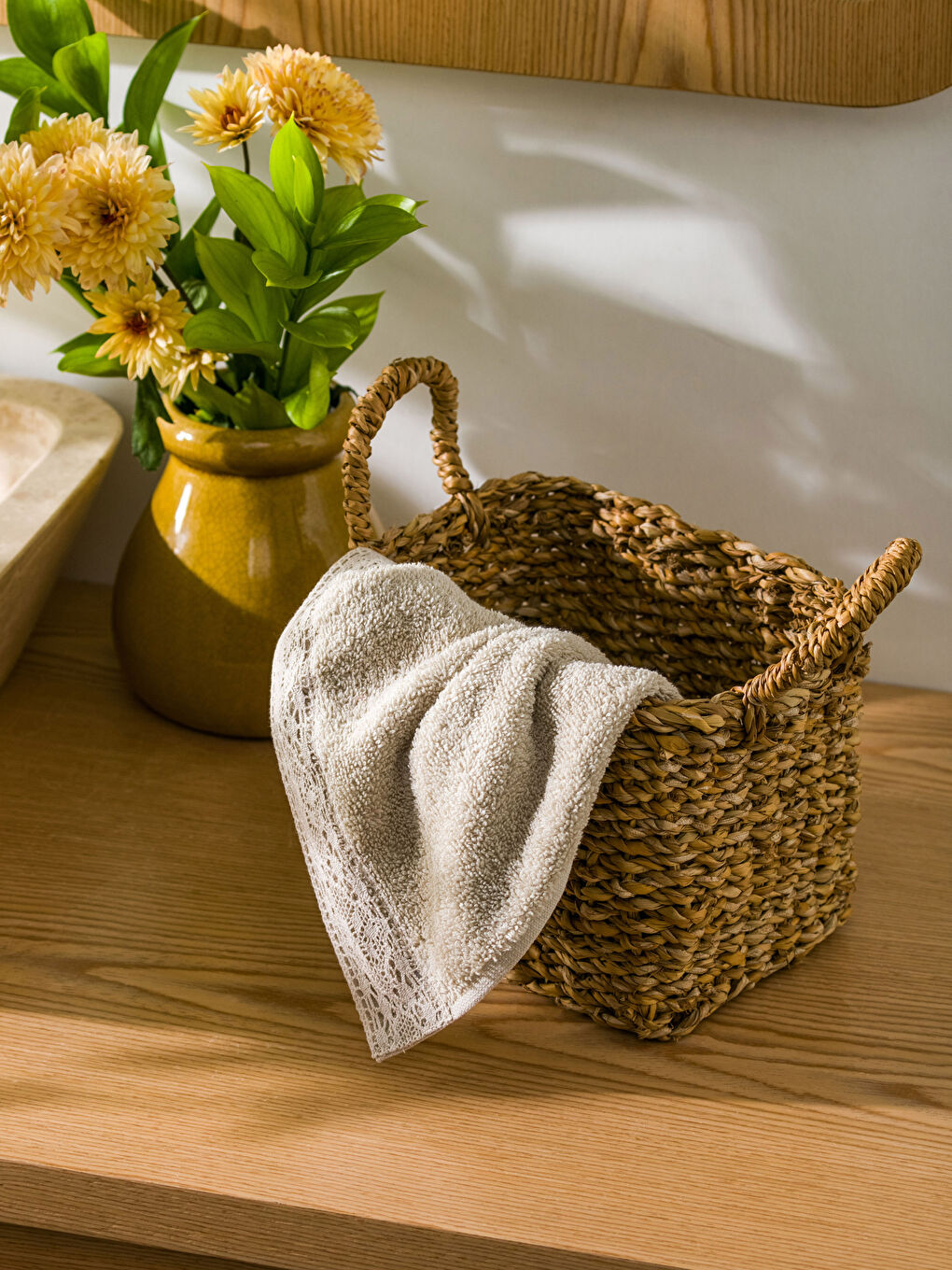 Lace Detailed Cotton Hand Towel 30x50 Cm