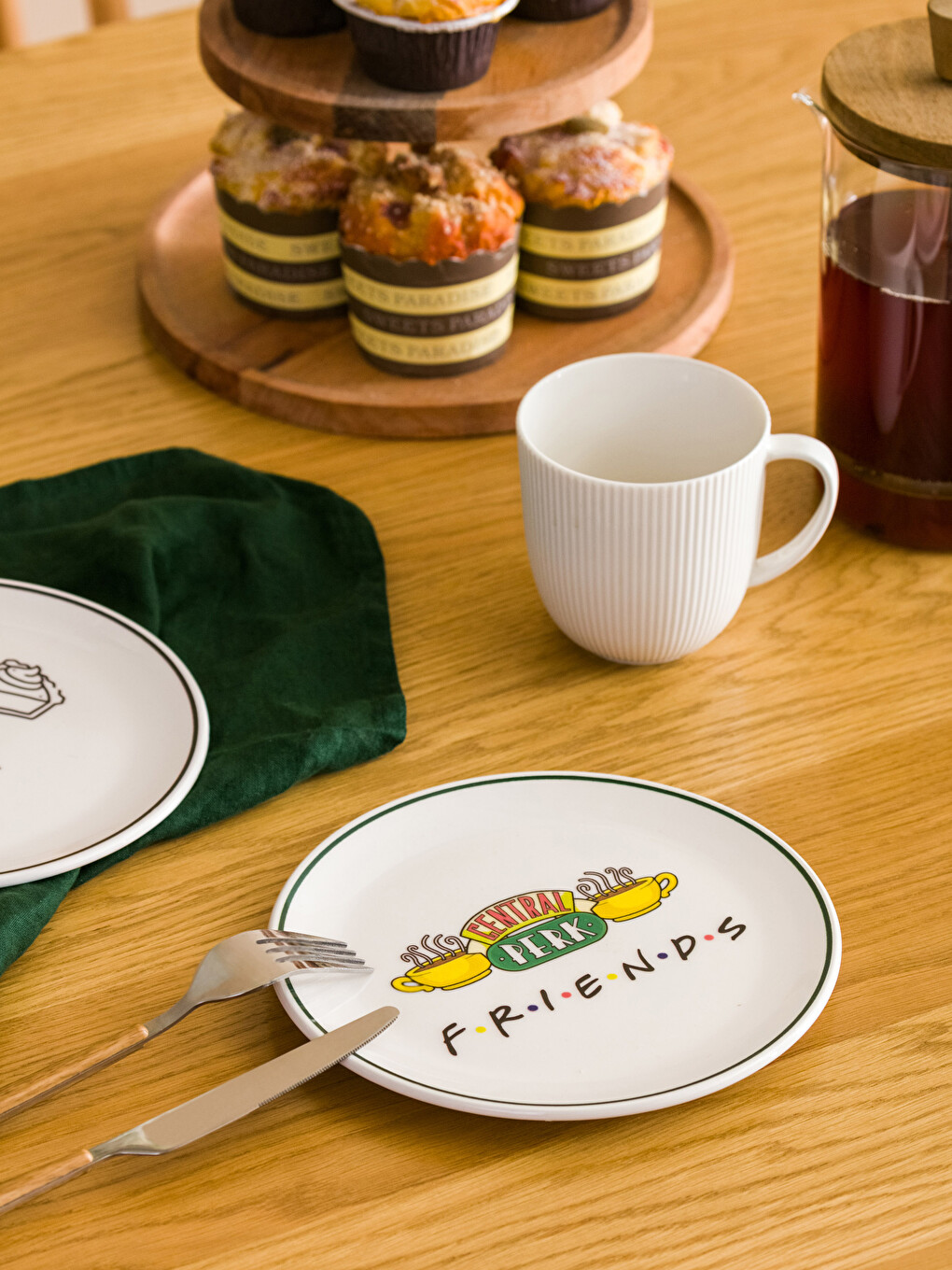Karışık Friends Baskılı Seramik Pasta Tabağı 20 cm