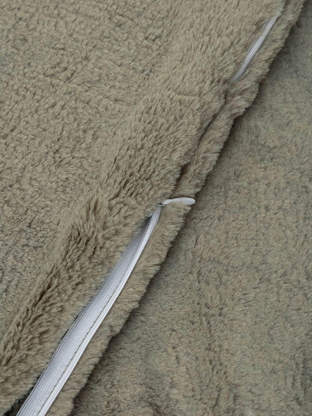 Yeşil Pelüş Kırlent Kılıfı 45x45 cm-3