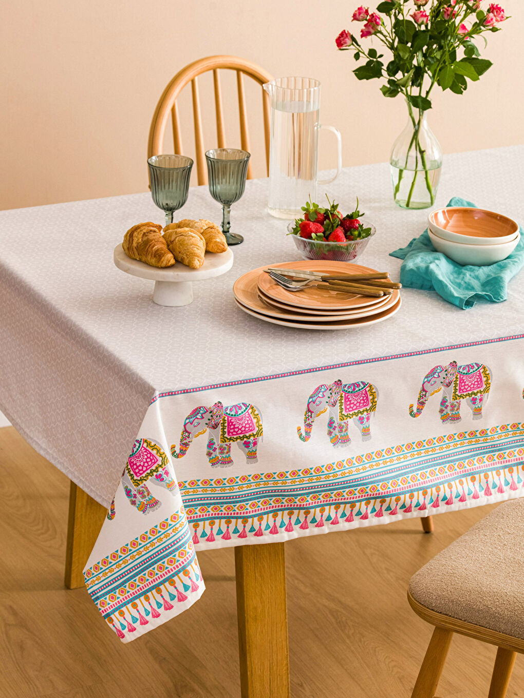 Karışık Fil Baskılı Masa Örtüsü 150x200 cm-1