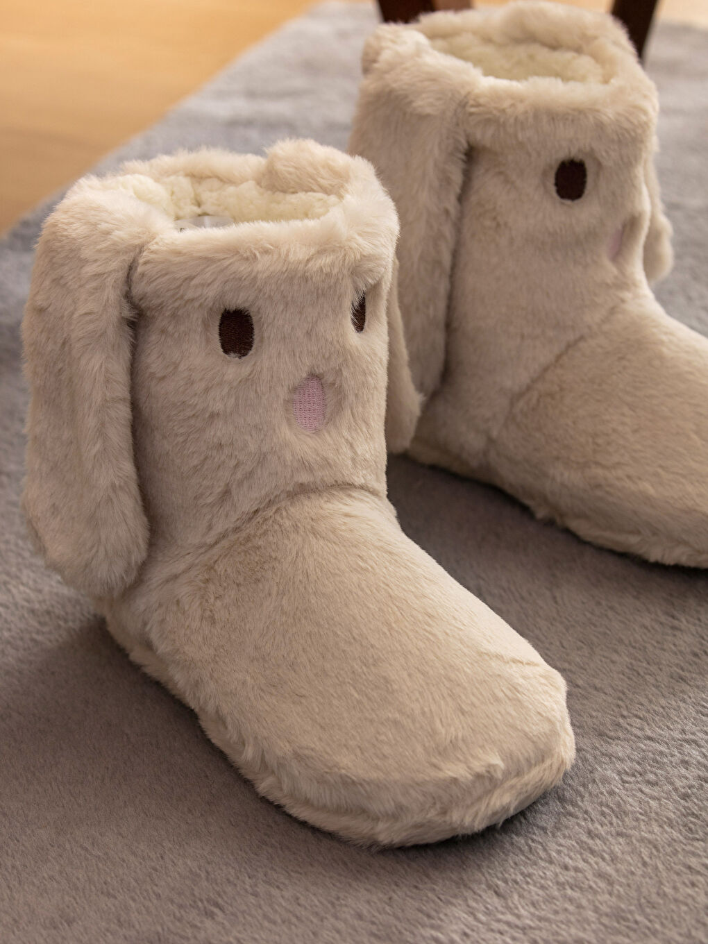 Bestickter Weiblicher Kaninchenfiguren-Hausschuh-Stiefel-1