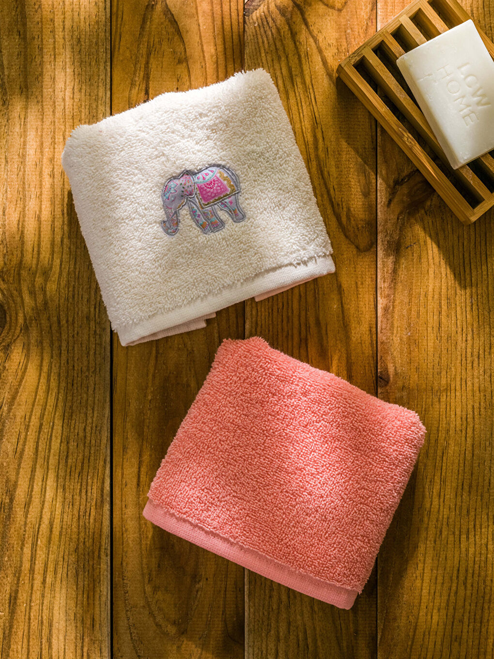 منشفة دْيالْ يْدْ مْطَرّْزة بفيل، جوج ديال الباكات 30x50 سم-2