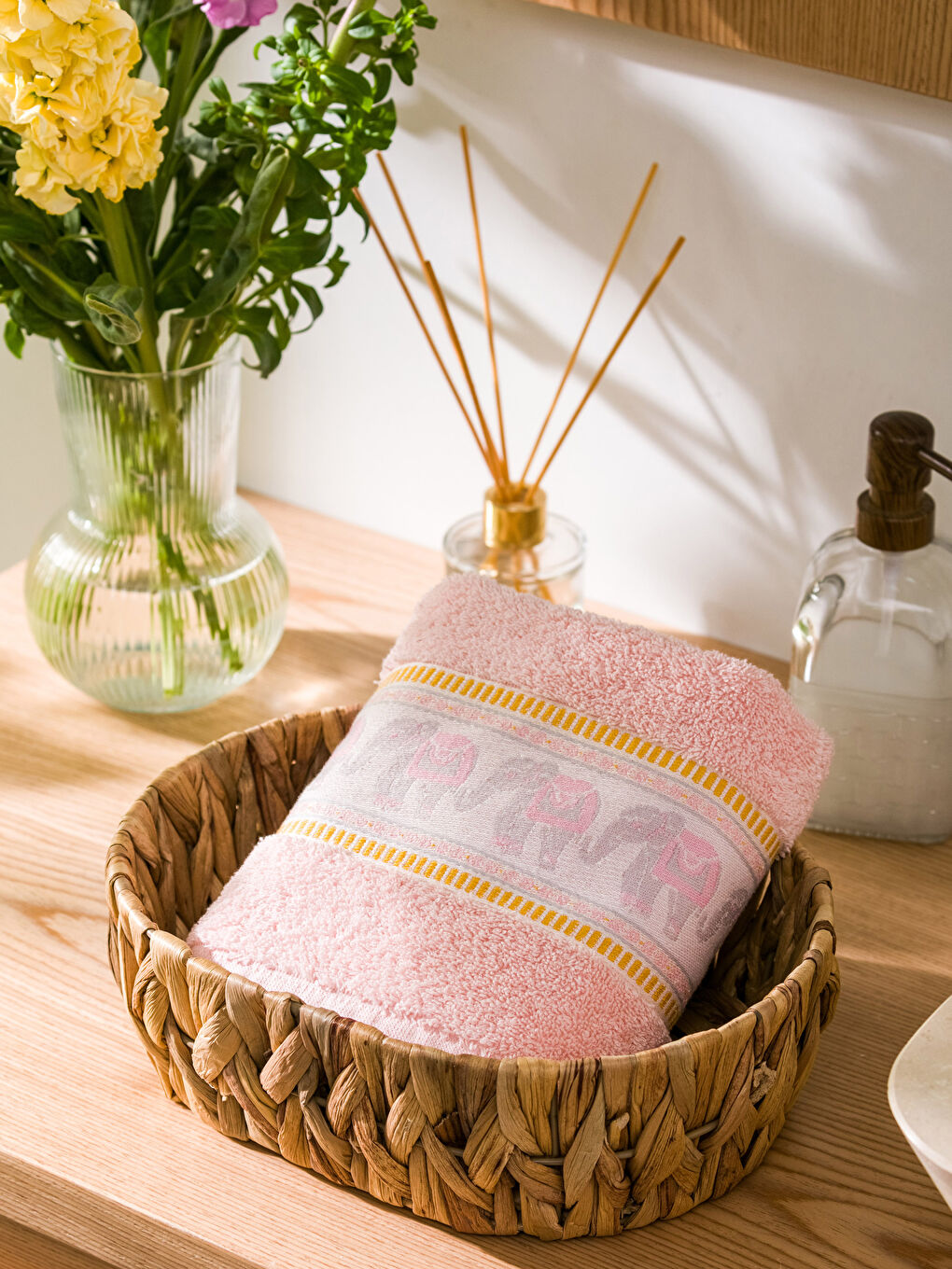 Pembe Fil Nakışlı Yüz Havlusu 50x80 cm