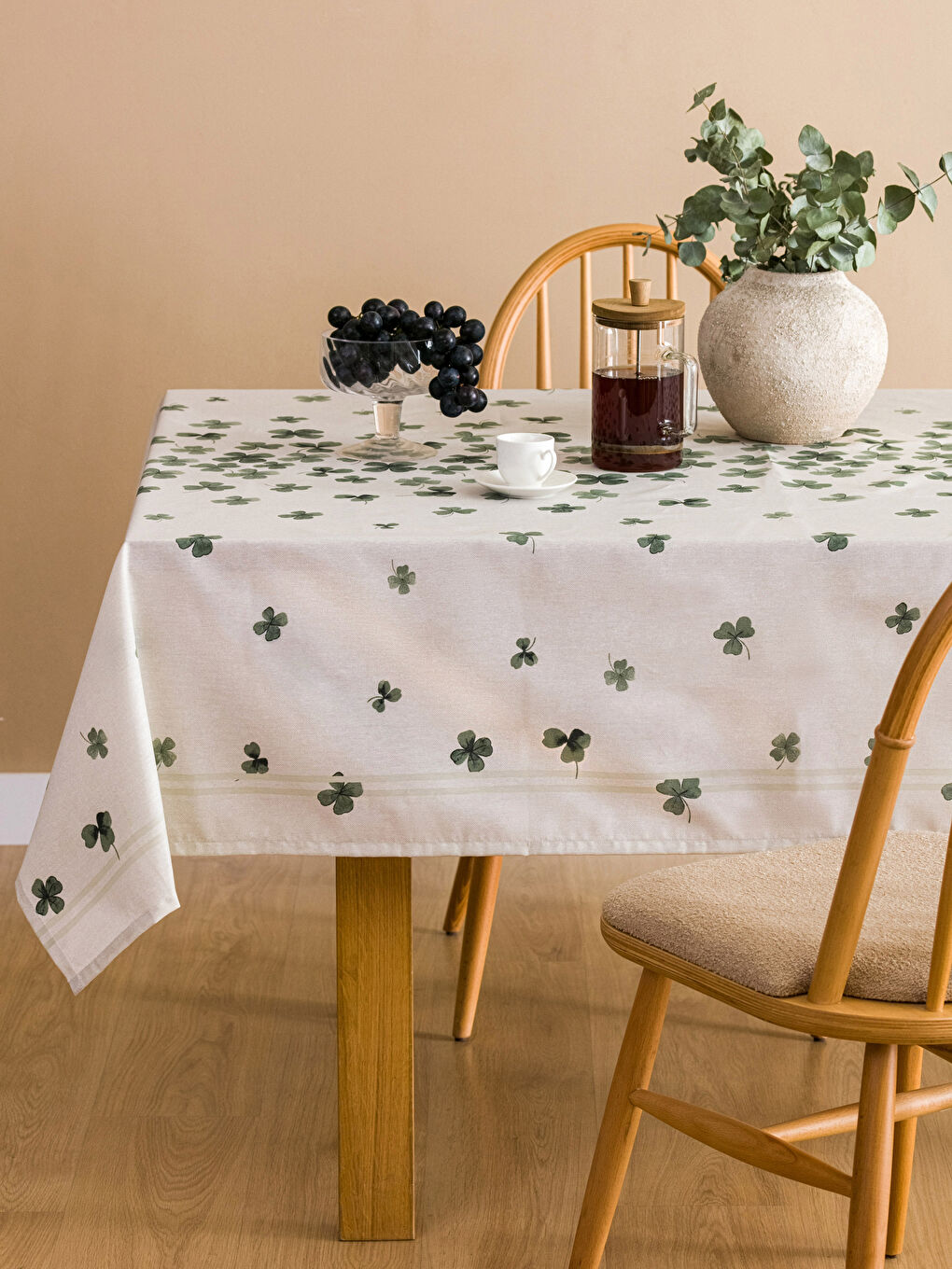 Clover Printed Tablecloth 150x200 cm-1