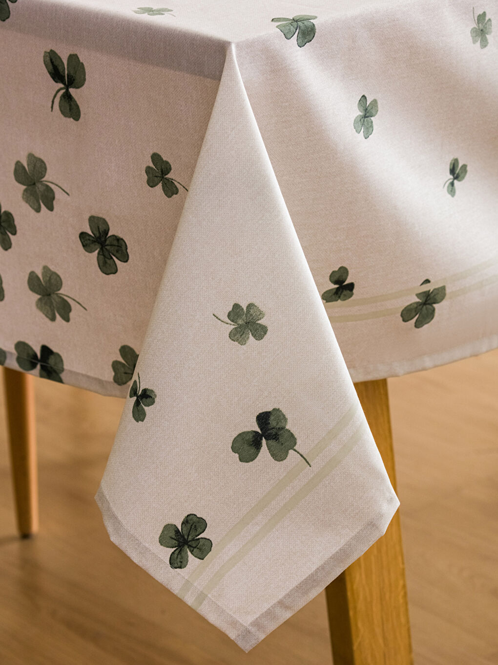 Clover Printed Tablecloth 150x200 cm-3