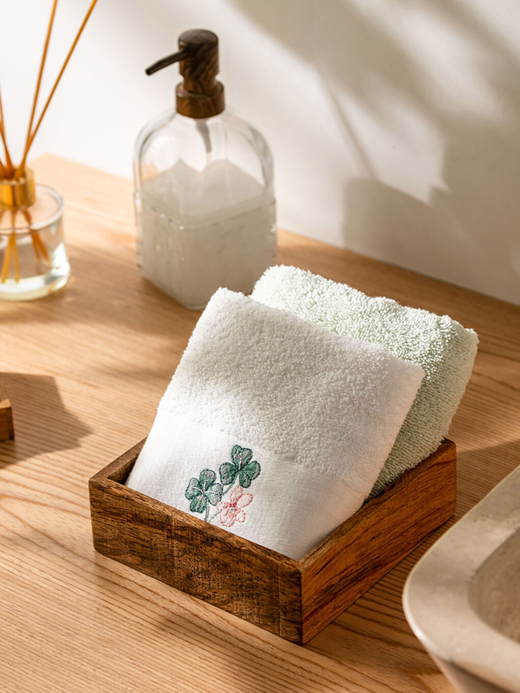 Serviette d'invité brodée 2 pcs 30x50 cm-1