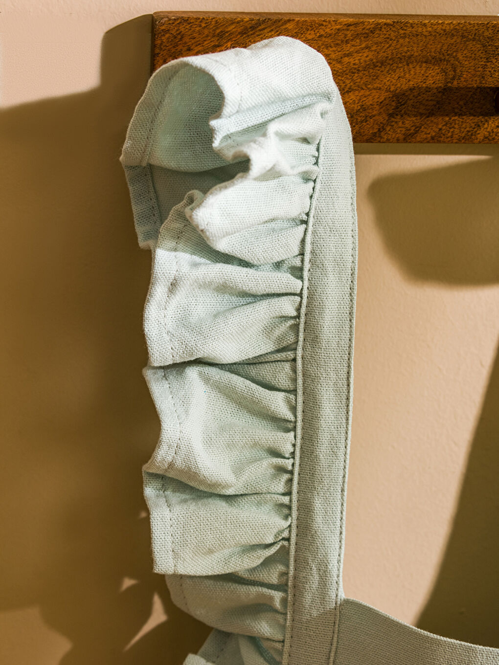 Yeşil Düz Fırfır Detaylı Mutfak Önlüğü-1