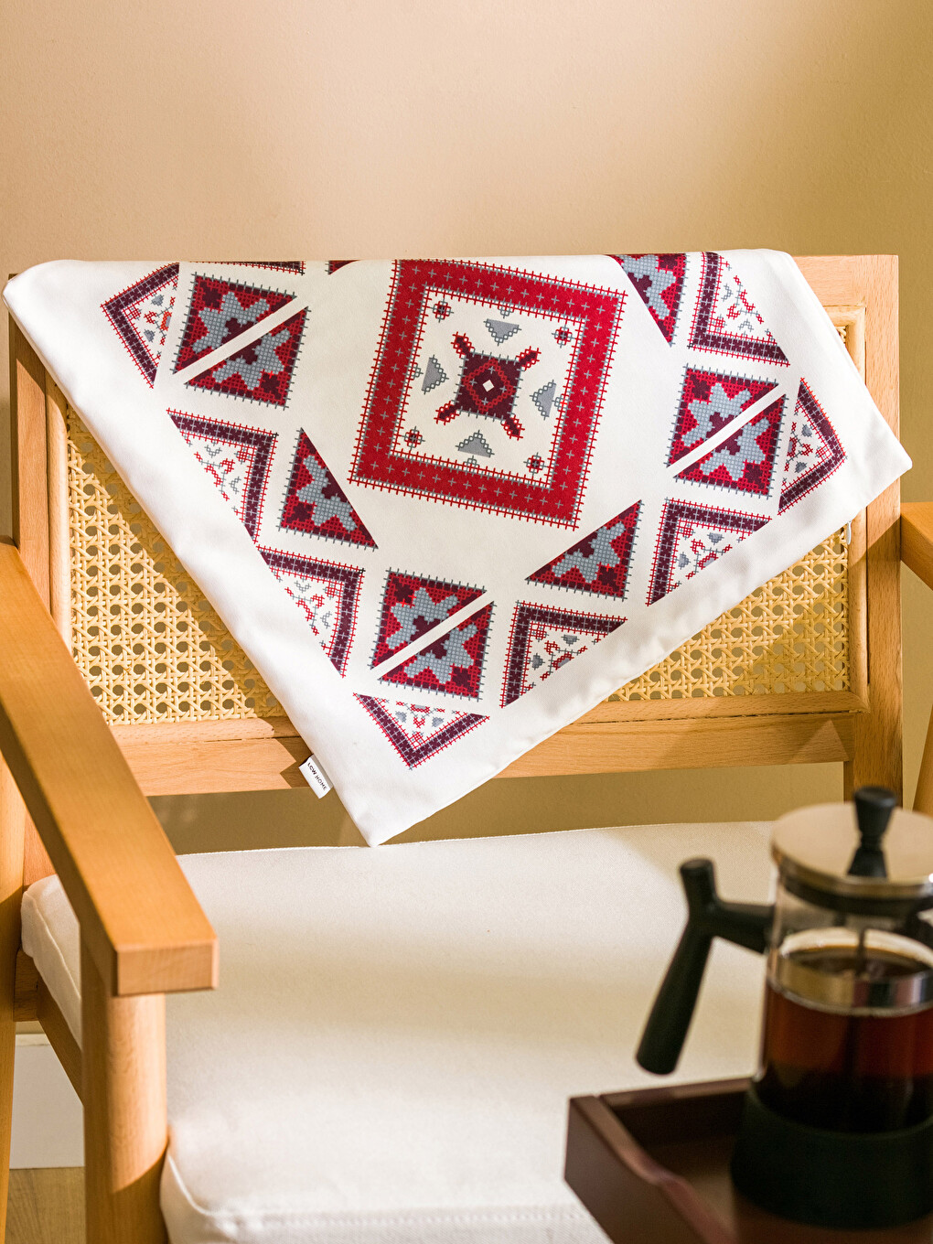 Karışık Baskılı Kırlent Kılıfı 45x45 Cm-1