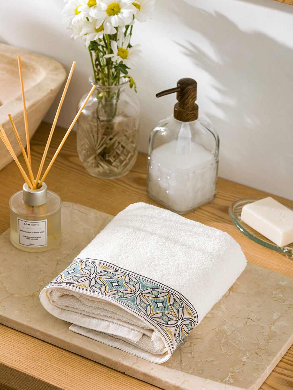 Ekru Nakışlı Pamuklu Yüz Havlusu 50x80 cm-1