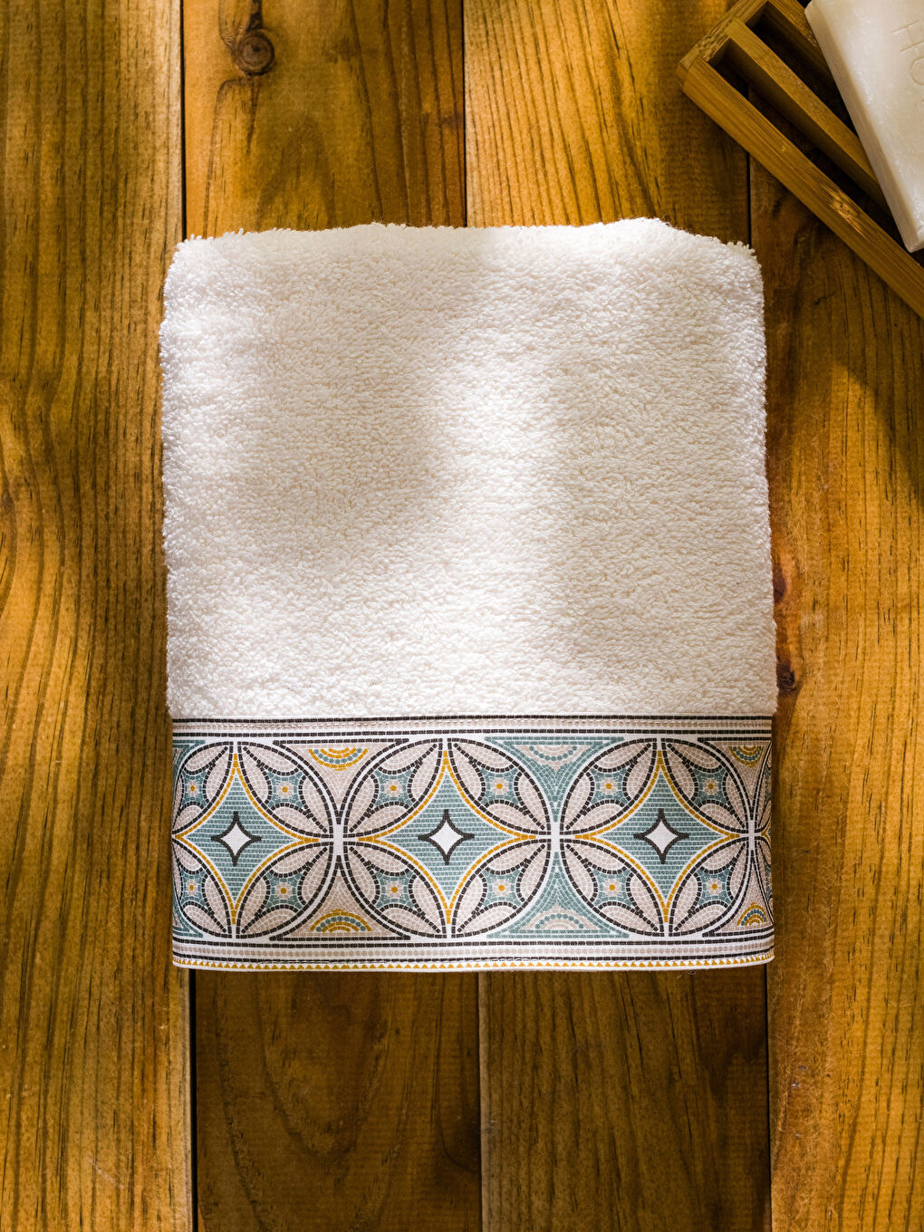 Ekru Nakışlı Pamuklu Yüz Havlusu 50x80 cm-2