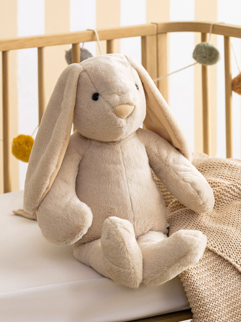 Bej Pelüş Dolgulu Nakışlı Tavşan Kırlent