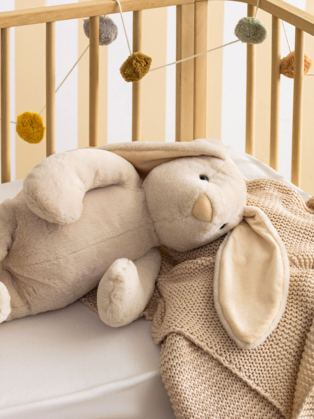 Bej Pelüş Dolgulu Nakışlı Tavşan Kırlent-1