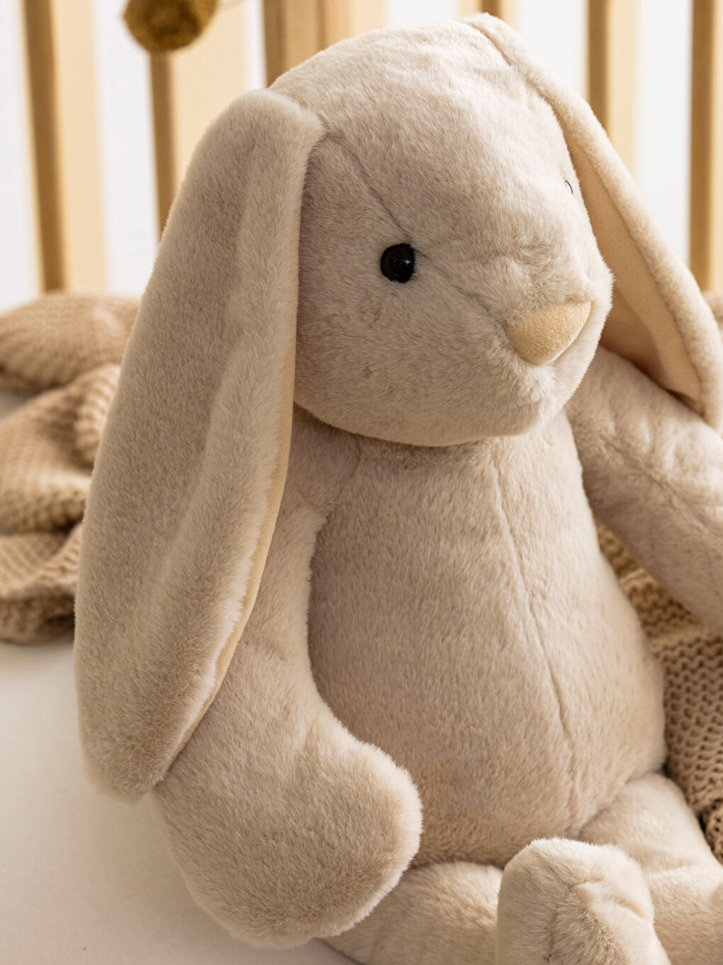 Bej Pelüş Dolgulu Nakışlı Tavşan Kırlent-2