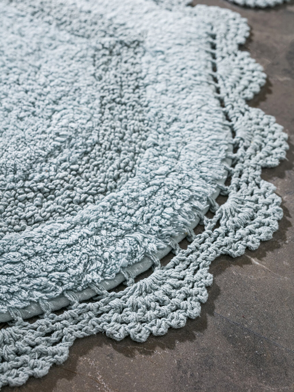 سجادة حمام بتفاصيل دانتيل جوج ديال الباكات-2