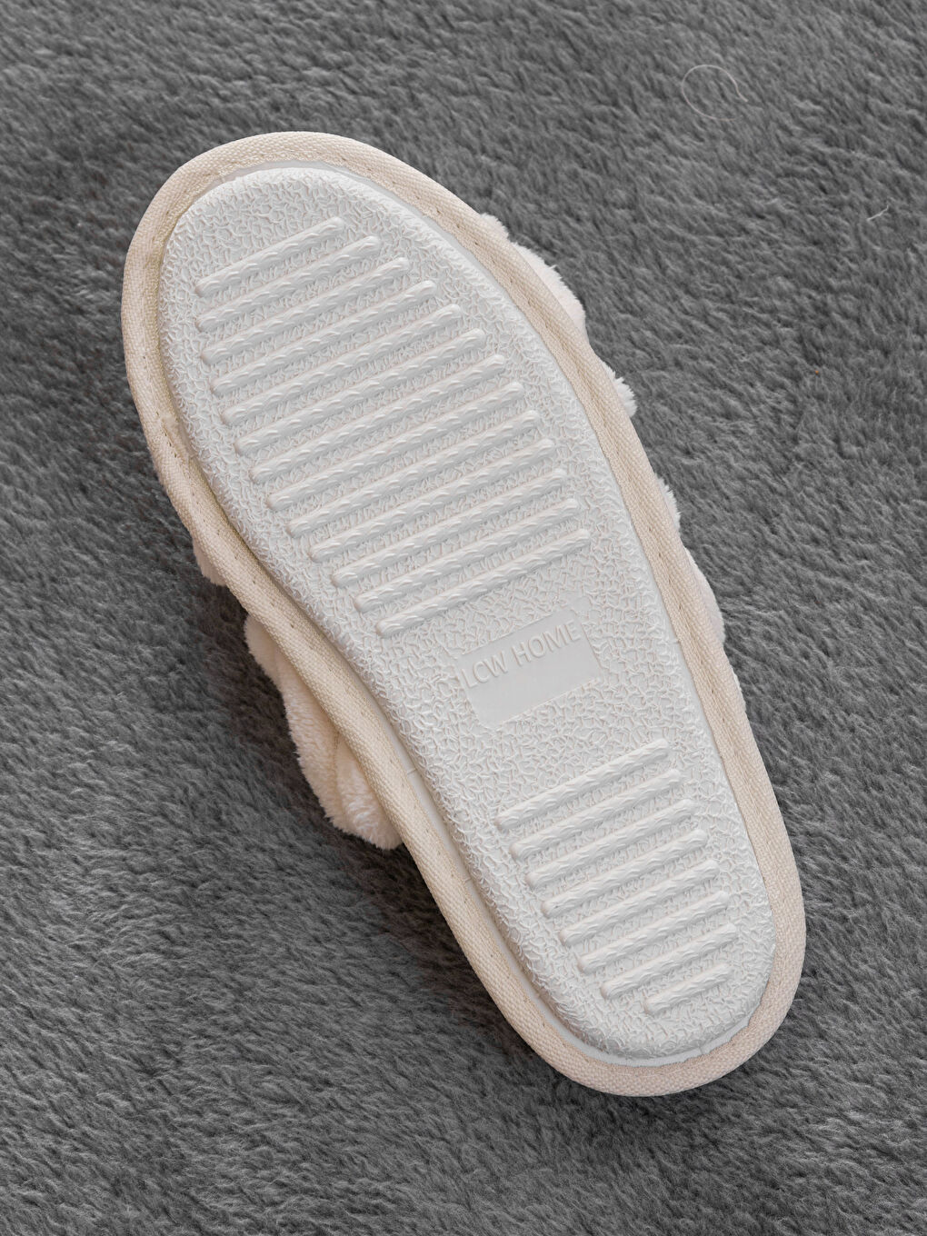 Ekru Pelüş Çapraz Bantlı Kadın Ev Terliği-4