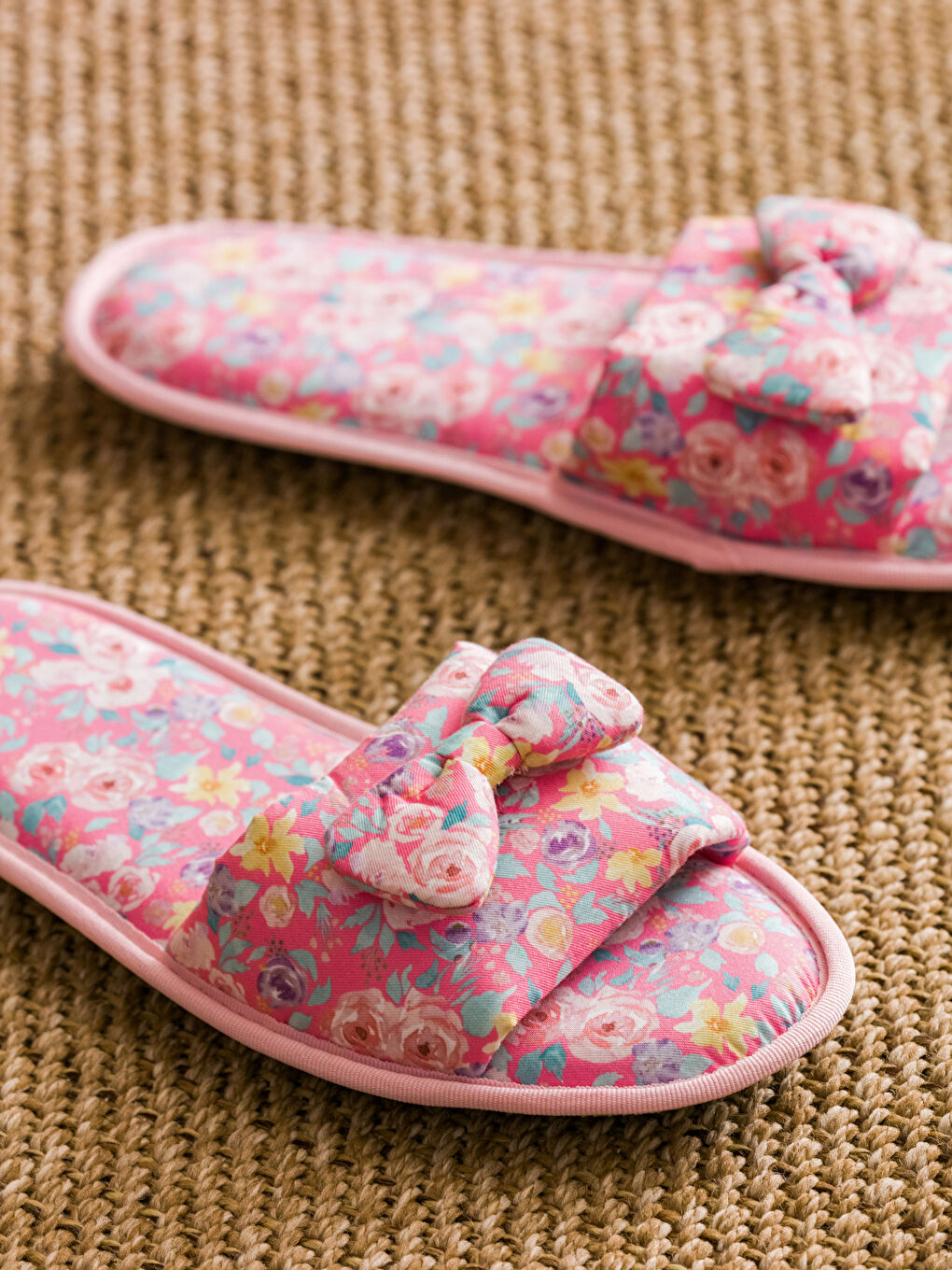 Chaussons de Maison pour Femmes à Bride Unique Ornés d'un Nœud-2