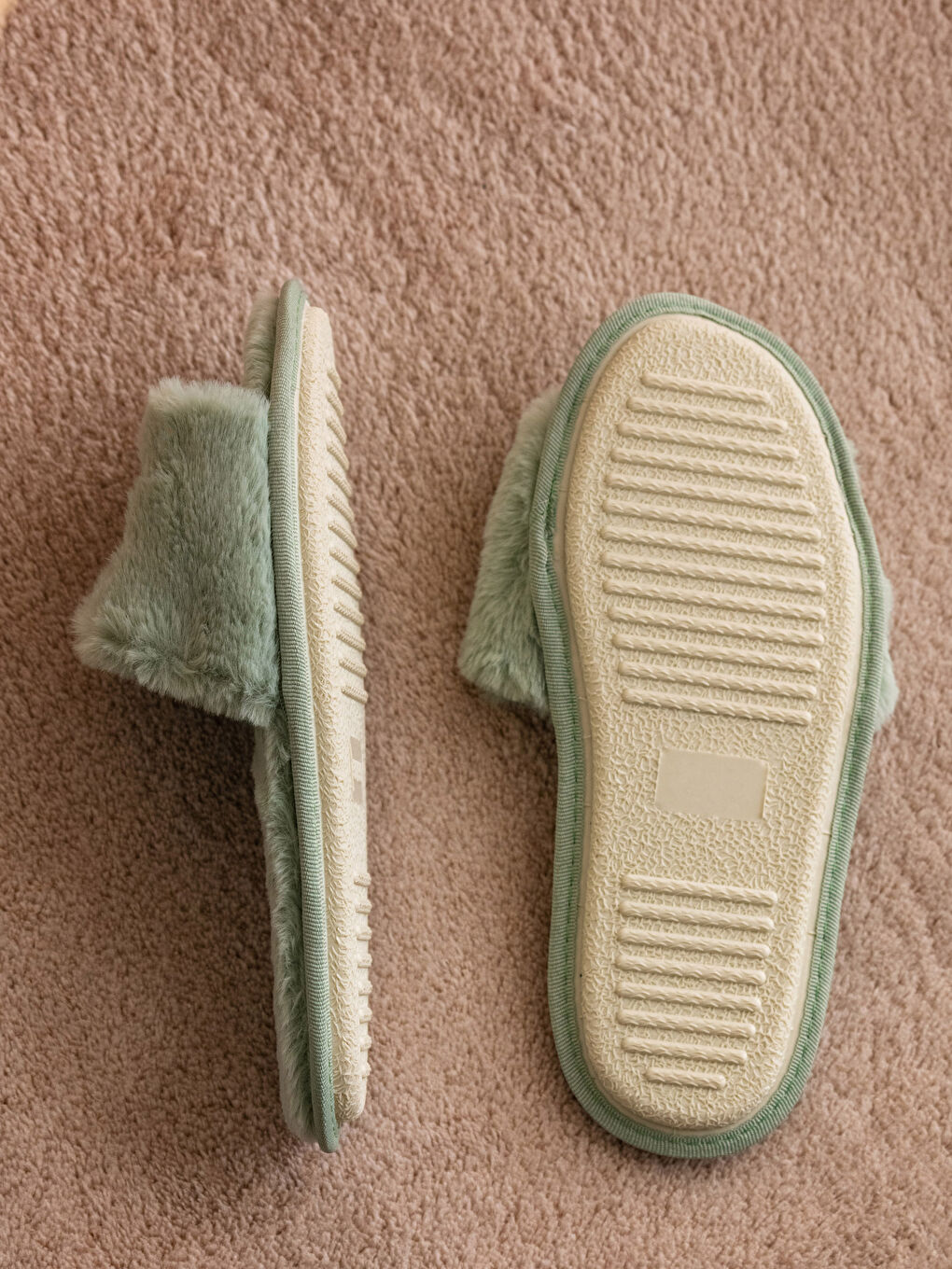 Yeşil Nakış Detaylı Tek Bantlı Kadın Ev Terliği-2